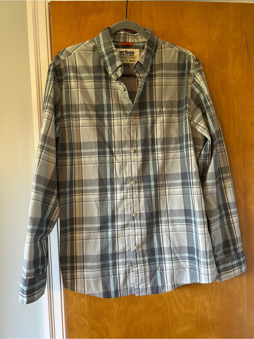 Men’s medium urban pipeline Plaid Button-Down Shirt in Gray and Green